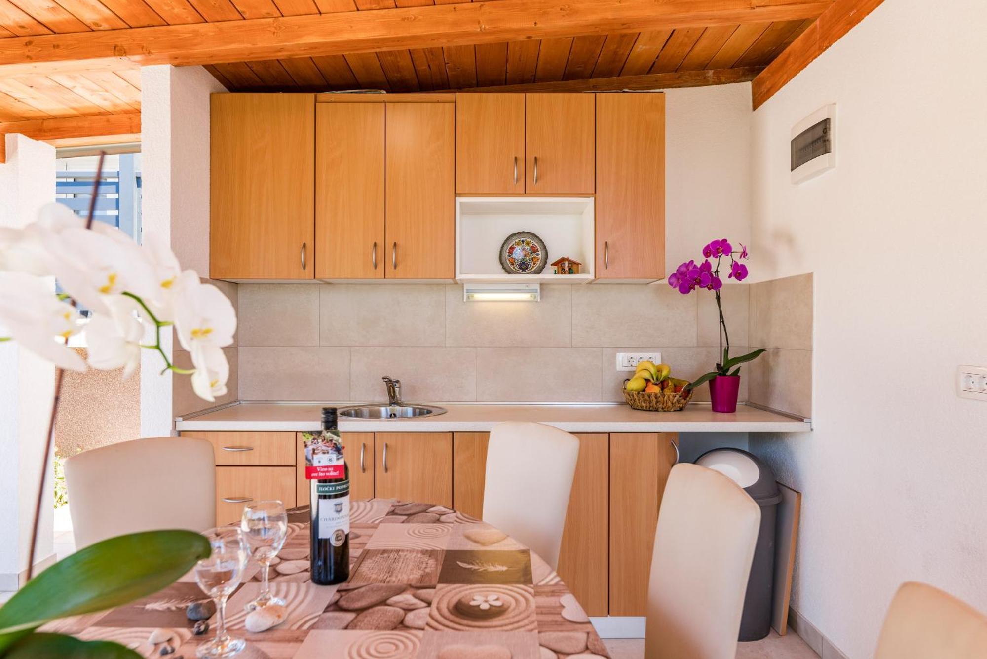 פובילה Apartmani Katica מראה חיצוני תמונה