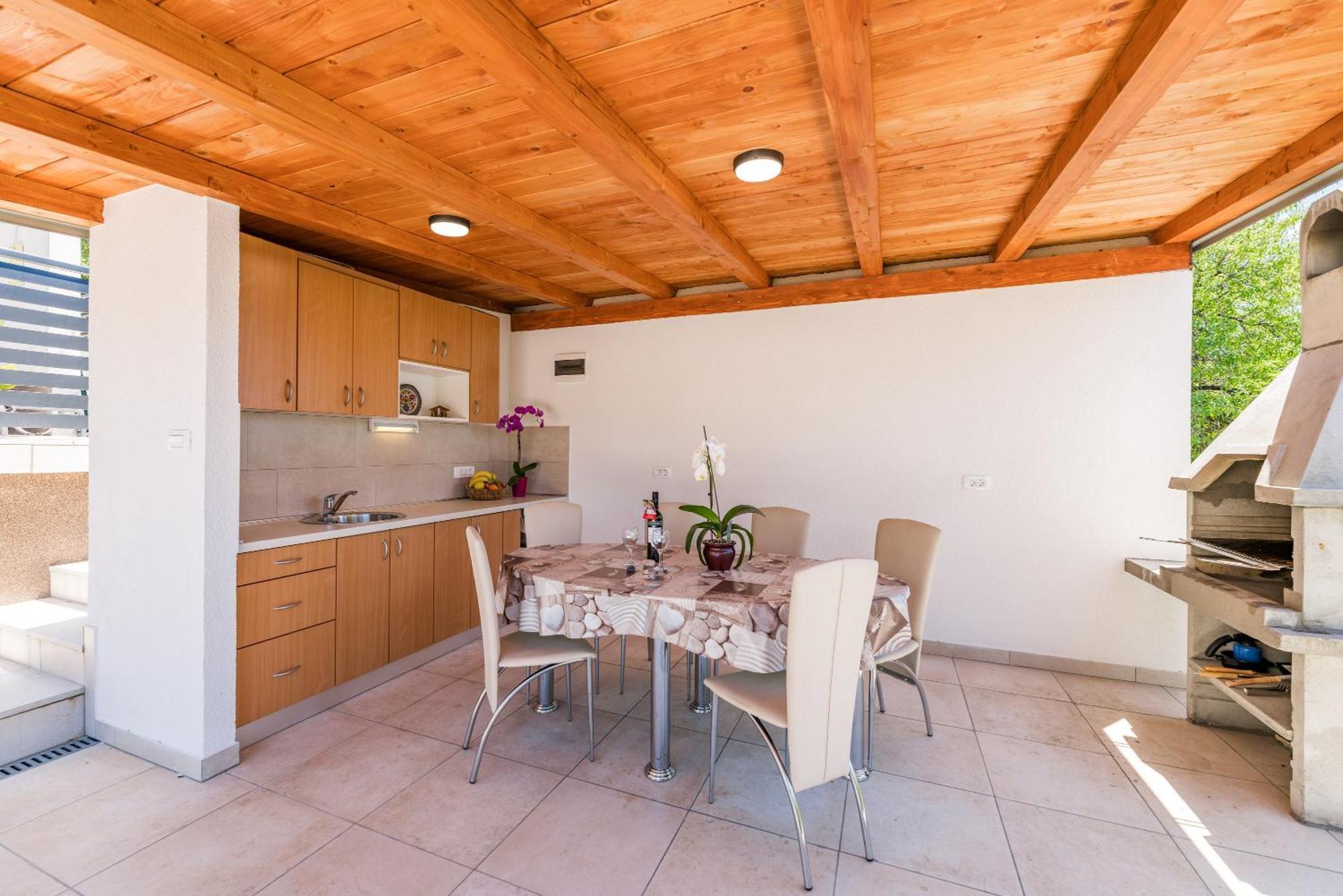פובילה Apartmani Katica מראה חיצוני תמונה