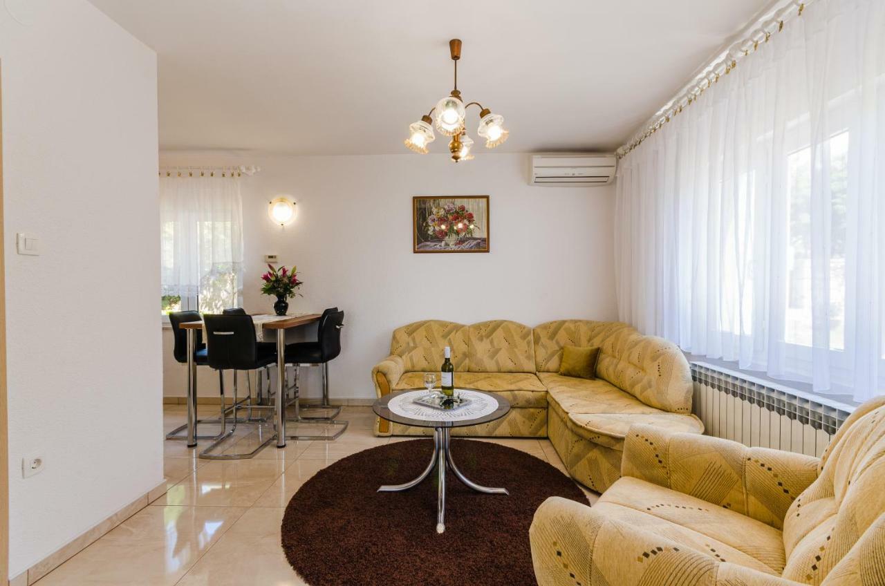 פובילה Apartmani Katica מראה חיצוני תמונה